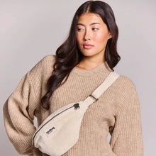 Lade das Bild in den Galerie-Viewer, Bauchtasche Olivia * Cord creme