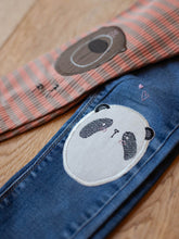 Lade das Bild in den Galerie-Viewer, Panda I Knieflicken