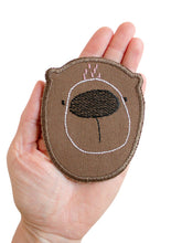 Lade das Bild in den Galerie-Viewer, Bär I Knieflicken