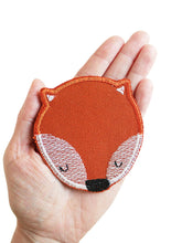 Lade das Bild in den Galerie-Viewer, Fuchs I Knieflicken