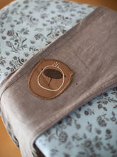 Lade das Bild in den Galerie-Viewer, Bär I Knieflicken