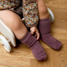 Lade das Bild in den Galerie-Viewer, Rutschfeste Socken I  Misty Plum I 17/19
